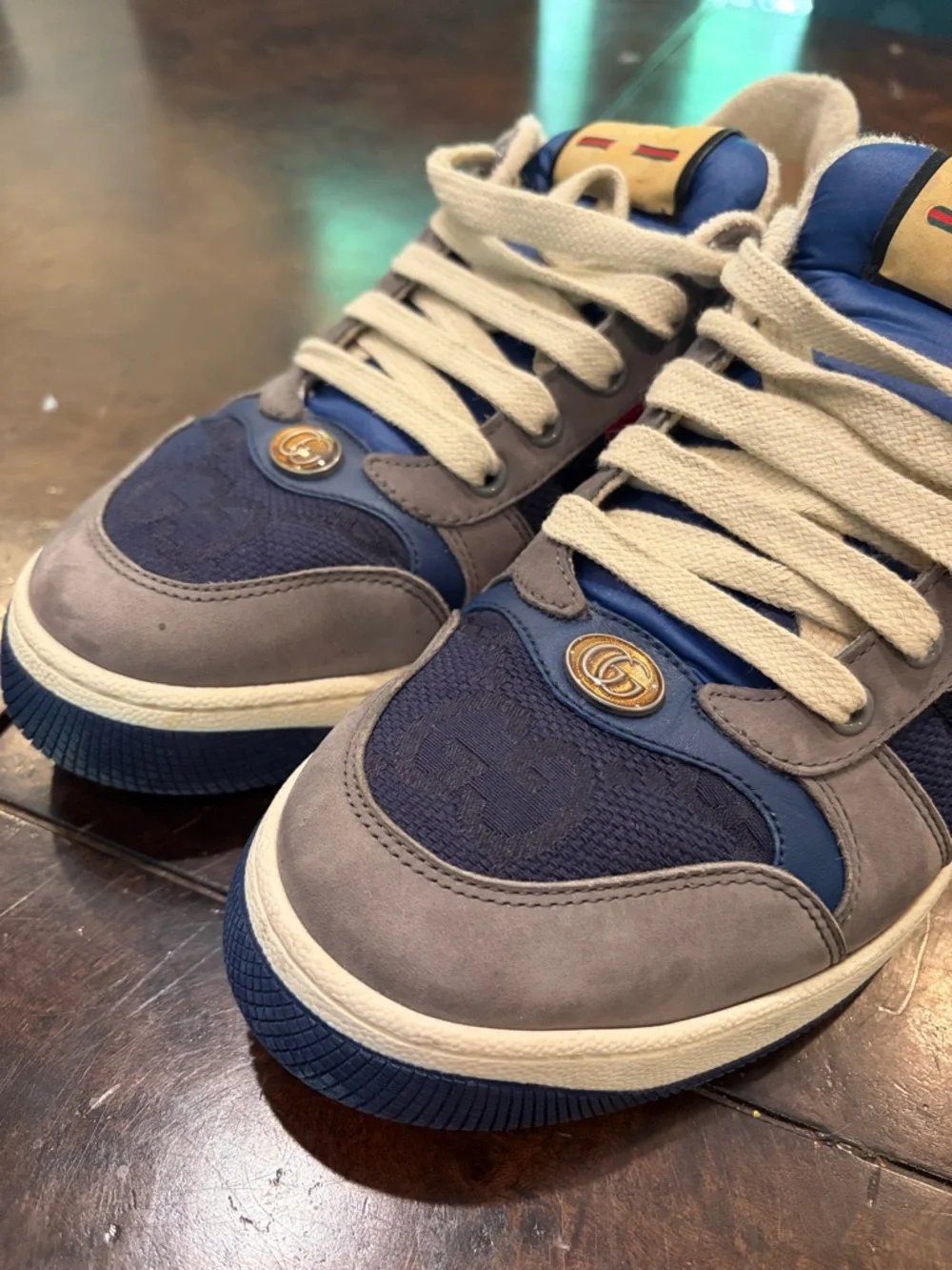 GUCCI Men's Grey & Navy Casual Sneakers with Red Stripe SIZE 8 / worn 4x - Picture 10 of 11